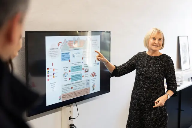 Prof. Dr. Klaudia Schultheis stellt die Struktur des SmartStart-Projekts vor