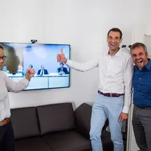 Elation and relief following a long and complex application procedure: (from left) Dr. Magdalena Schönweitz (research officer at the KU), Vice President Prof. Dr. Jens Hogreve and Dr. Wolfgang Thiel (Head of the Research Service Center) rejoicing following the live transmission of the funding decisions. (Photo: Klenk/Press Office)